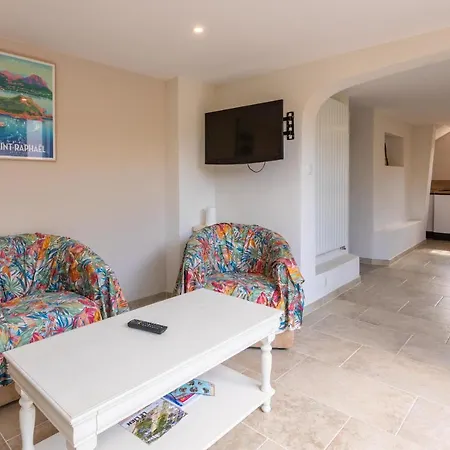Rez-villa 75m² Piscine Parking Feriehus *