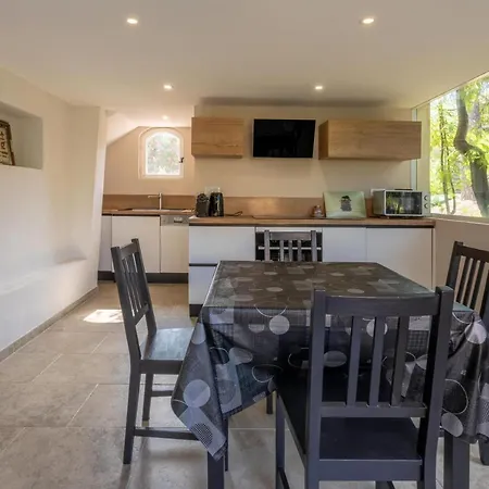 Rez-villa 75m² Piscine Parking * Saint-Raphael (Var)
